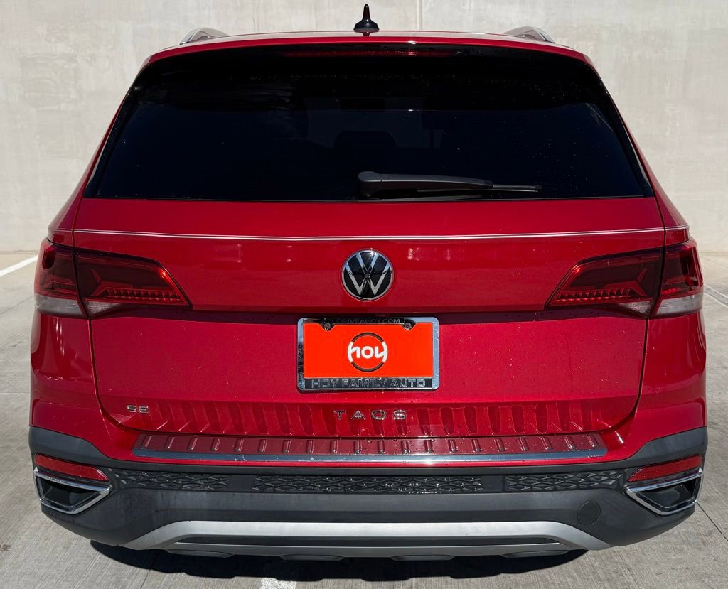Certified 2022 Volkswagen Taos SE image 4