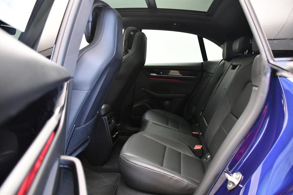 Certified 2025 Porsche Macan 4S Electric AWD/4WD image 47