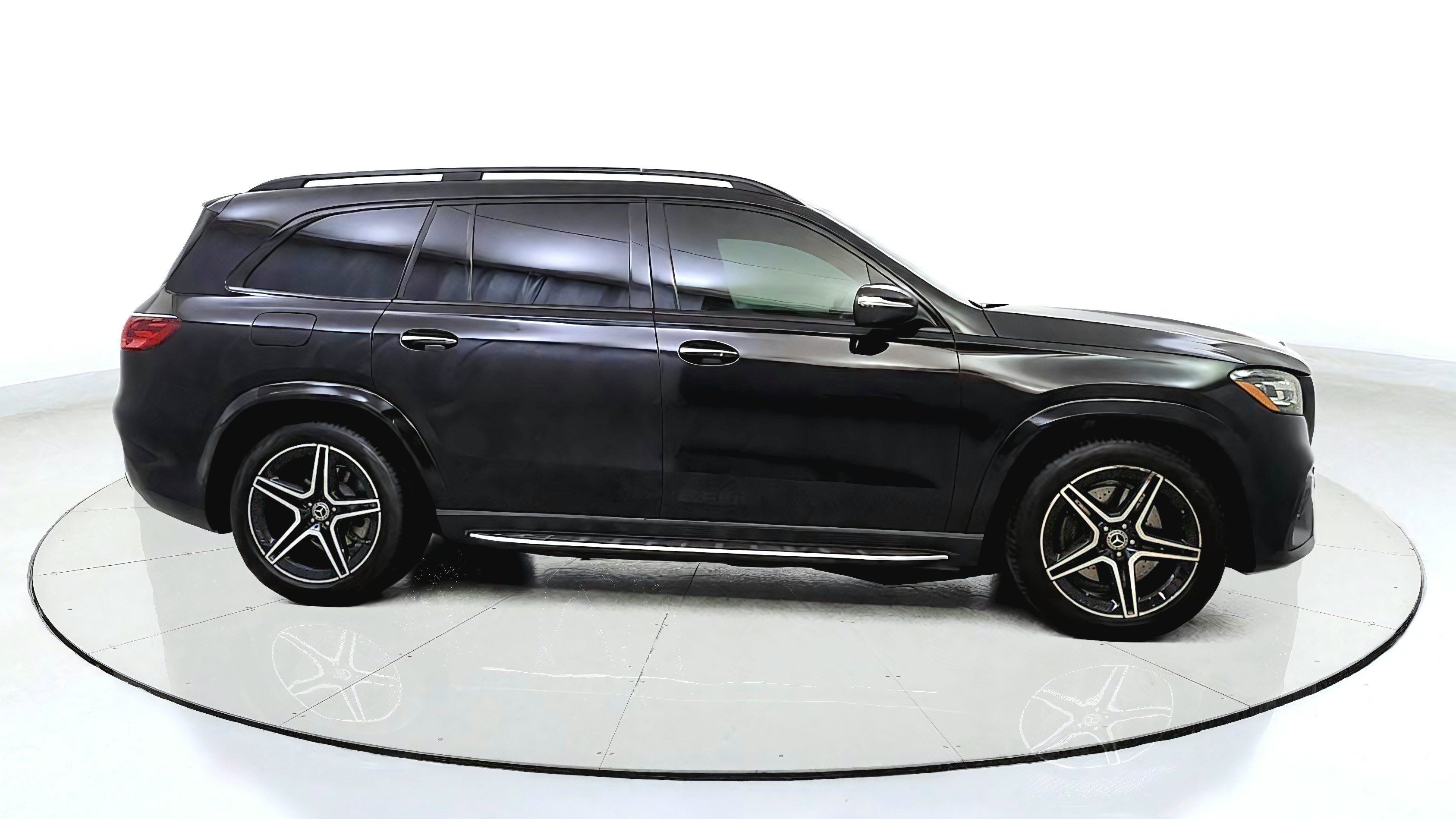 Used 2024 Mercedes-Benz GLS 450 4MATIC w/ AMG Line Exterior image 8