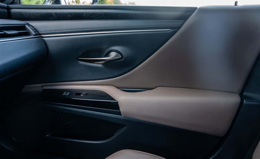 Used 2023 Lexus ES 350 w/ Premium Package FWD image 23