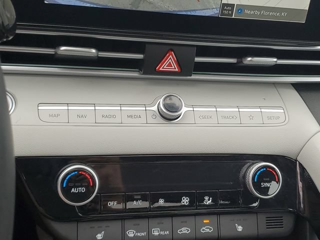 Certified 2025 Hyundai Elantra Limited FWD image 28