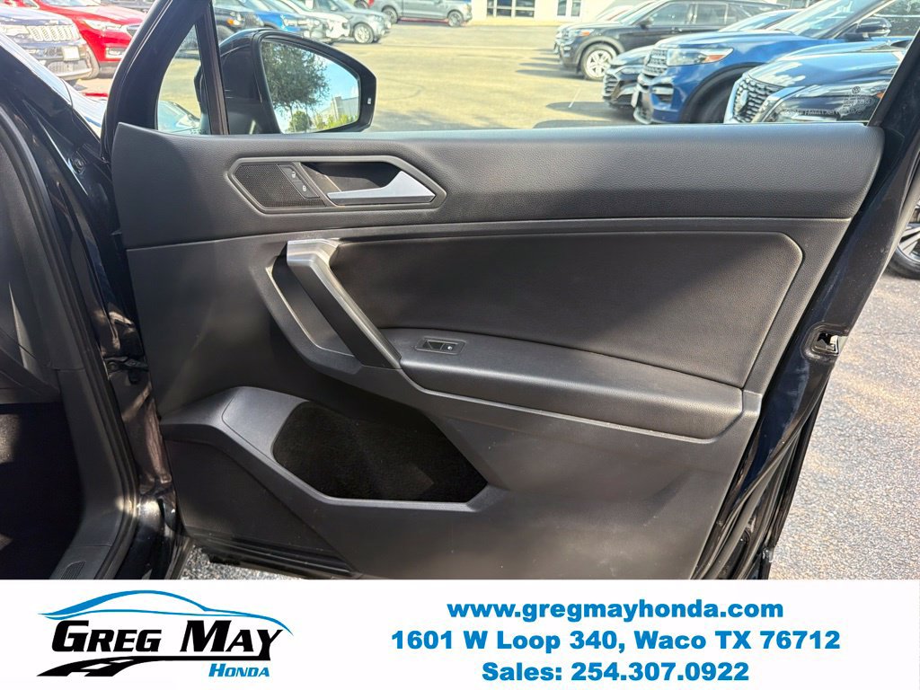 Used 2021 Volkswagen Tiguan SE w/ Panoramic Sunroof Package FWD image 27