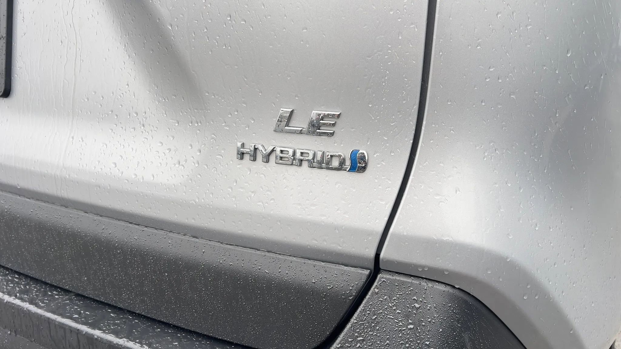 Used 2019 Toyota RAV4 LE w/ Carpet Mat Package image 12