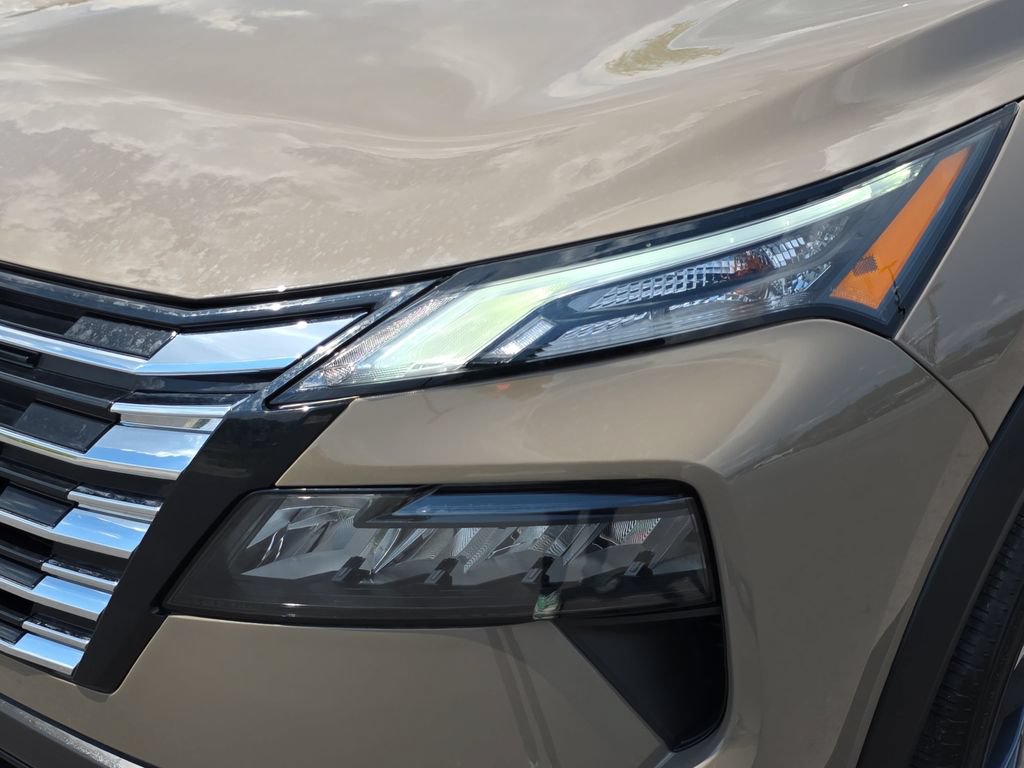 Used 2025 Nissan Rogue SV FWD image 30