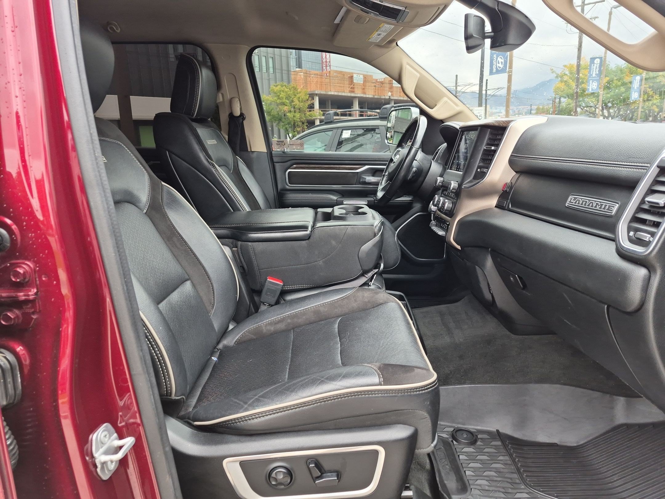 Used 2020 RAM 1500 Laramie AWD/4WD image 30