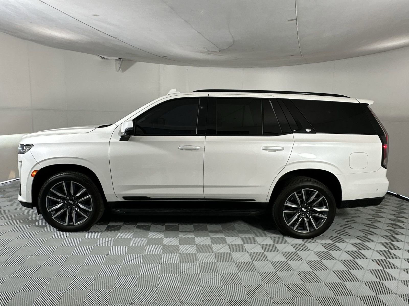 Used 2021 Cadillac Escalade Sport w/ Heavy-Duty Trailer Package AWD/4WD image 5