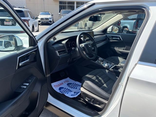 Used 2024 Mitsubishi Outlander SE image 14