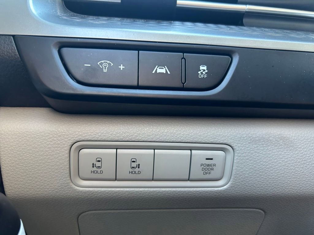 Certified 2023 Kia Carnival LX image 19