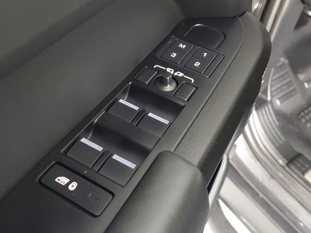 Used 2023 Land Rover Defender 110 Carpathian Edition image 15