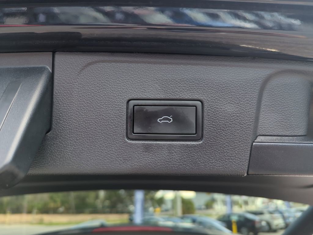 Used 2023 Volkswagen Atlas SEL Premium image 31