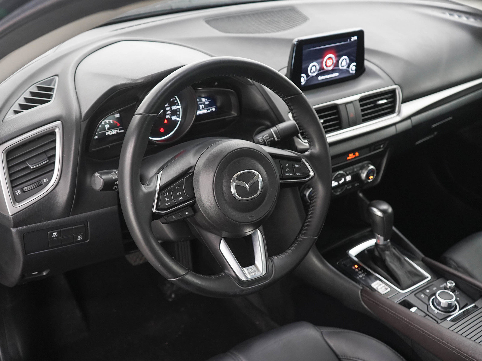 Used 2018 MAZDA MAZDA3 Touring FWD image 19
