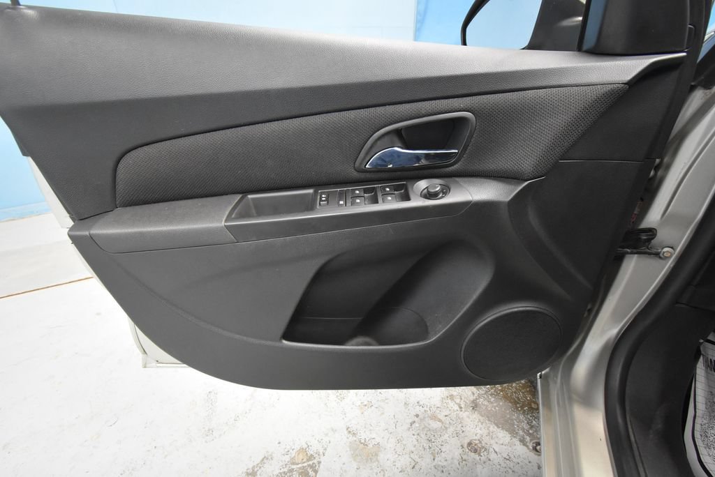 Used 2015 Chevrolet Cruze LT FWD image 4