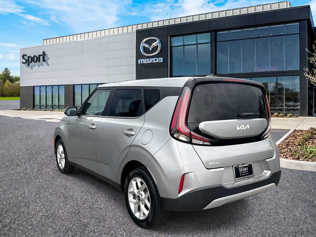 Used 2023 Kia Soul LX w/ Option Group 015 FWD image 5