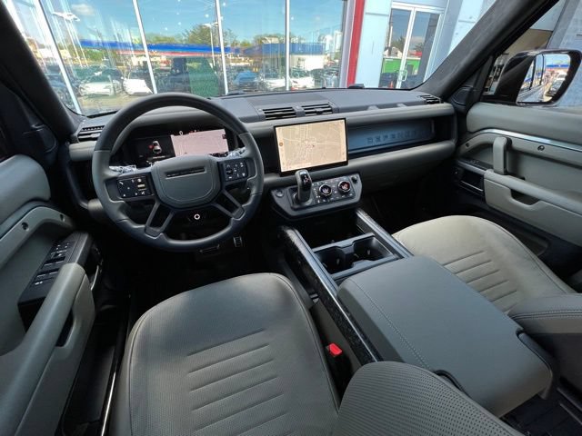 Used 2025 Land Rover Defender 110 AWD/4WD image 40