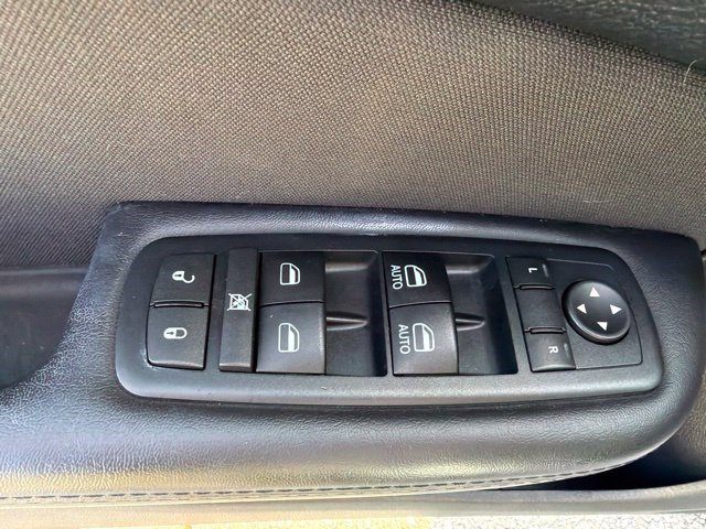 Used 2016 Chrysler 200 Limited w/ Anniversary Edition FWD image 12