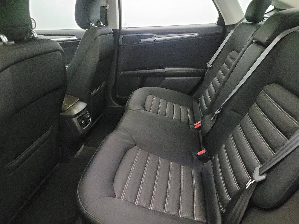 Used 2014 Ford Fusion SE image 18