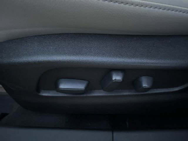 Used 2019 Cadillac XT4 Luxury w/ Cold Weather Package image 21