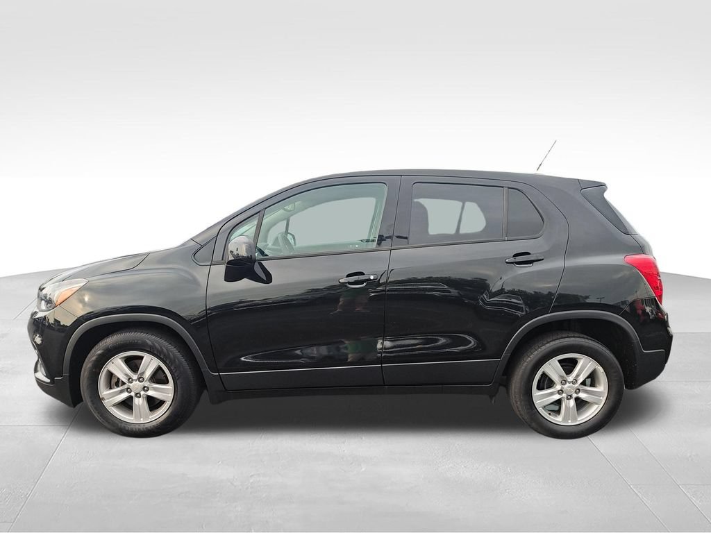 Used 2022 Chevrolet Trax LS w/ Tint and Cruise Package FWD image 2