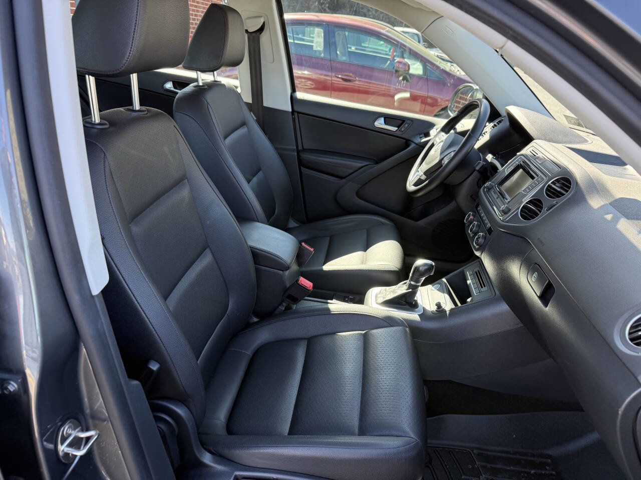 Used 2016 Volkswagen Tiguan S image 22