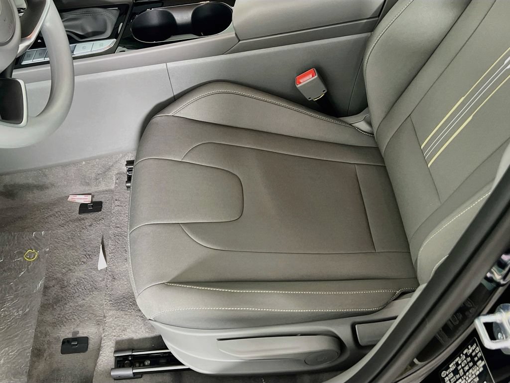 New 2026 Hyundai Elantra Hybrid FWD image 17