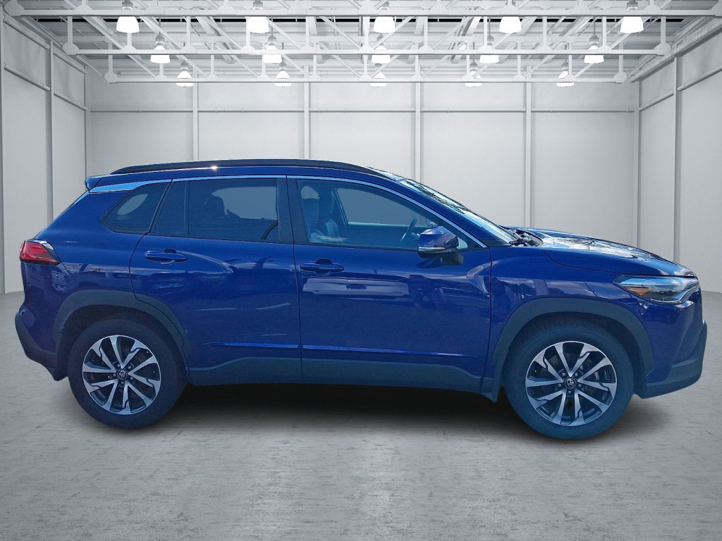 Used 2022 Toyota Corolla Cross XLE w/ Convenience Package AWD/4WD image 10