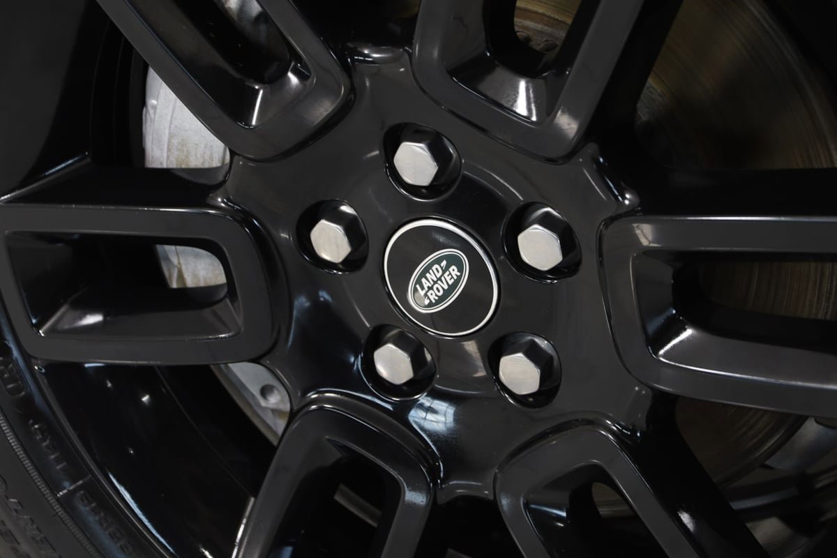 Used 2023 Land Rover Defender 110 SE image 18