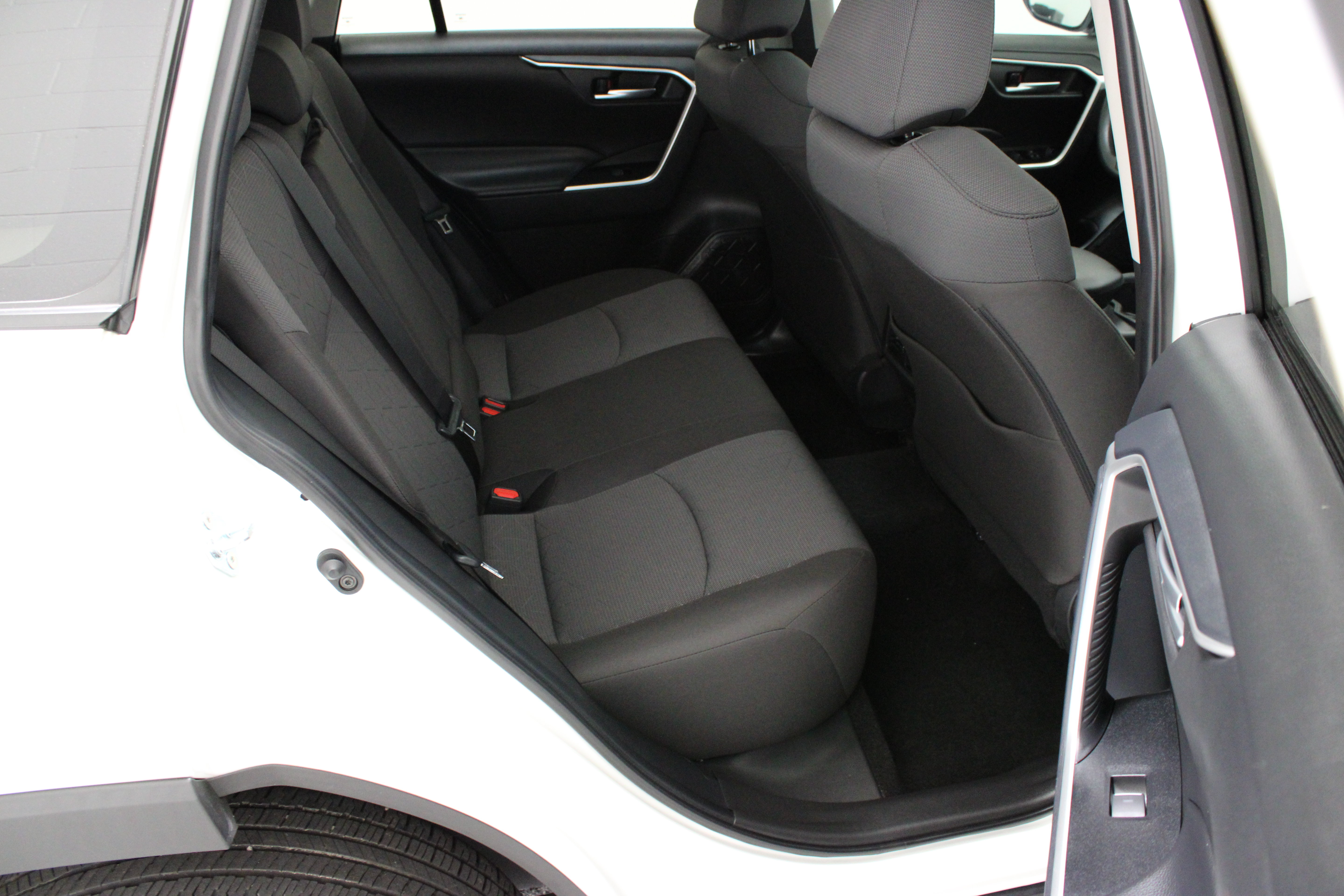 Used 2025 Toyota RAV4 XLE w/ Convenience Package FWD image 35