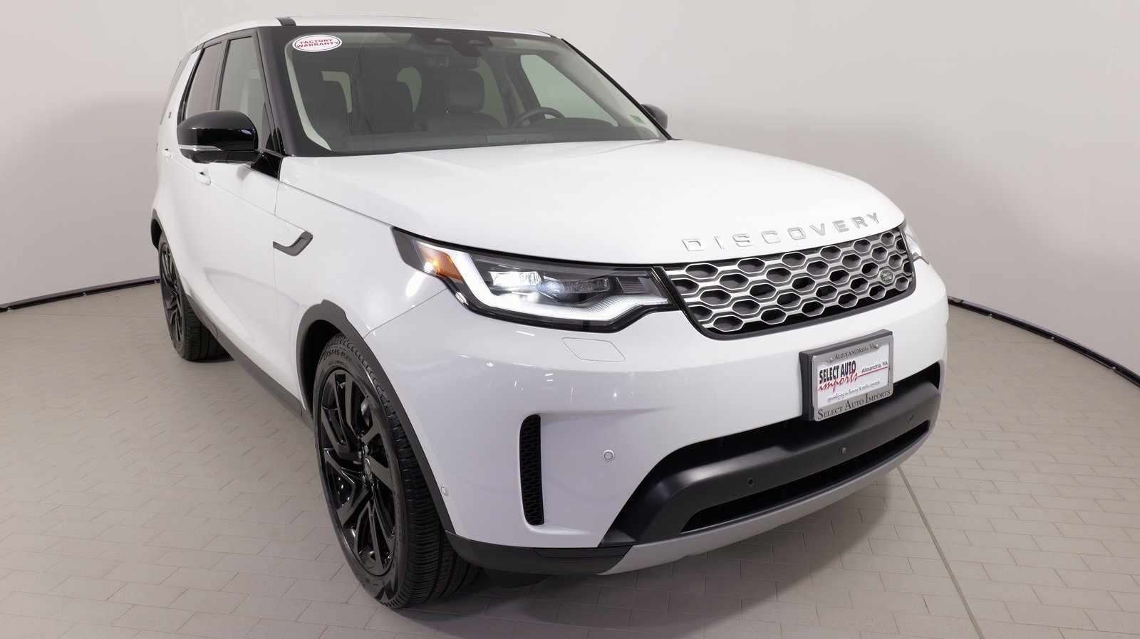 Used 2024 Land Rover Discovery S image 7