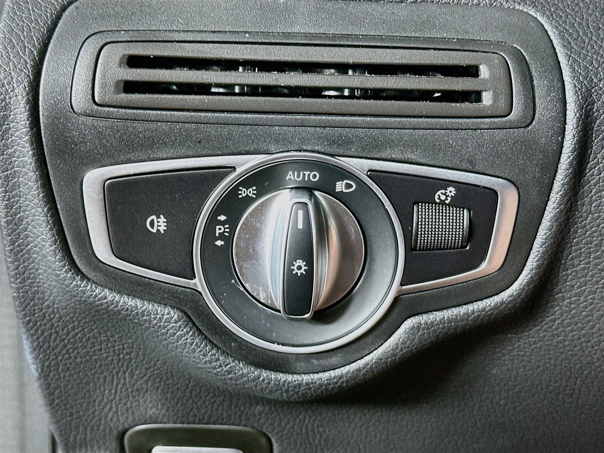 Used 2020 Mercedes-Benz GLC 300 4MATIC image 17
