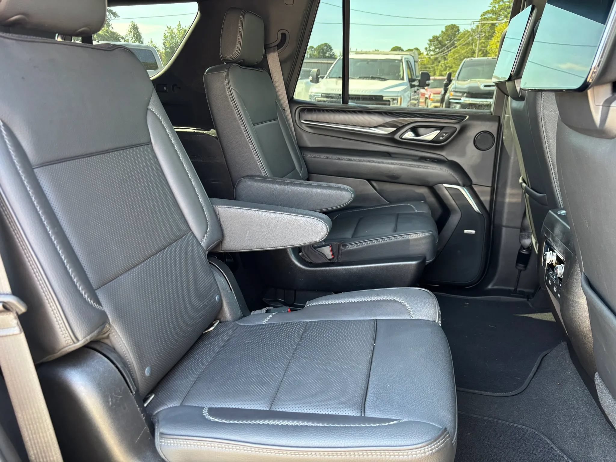 Used 2021 GMC Yukon Denali w/ Denali Ultimate Package AWD/4WD image 24