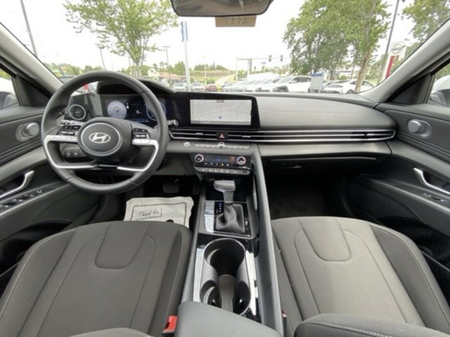 New 2025 Hyundai Elantra SEL image 32