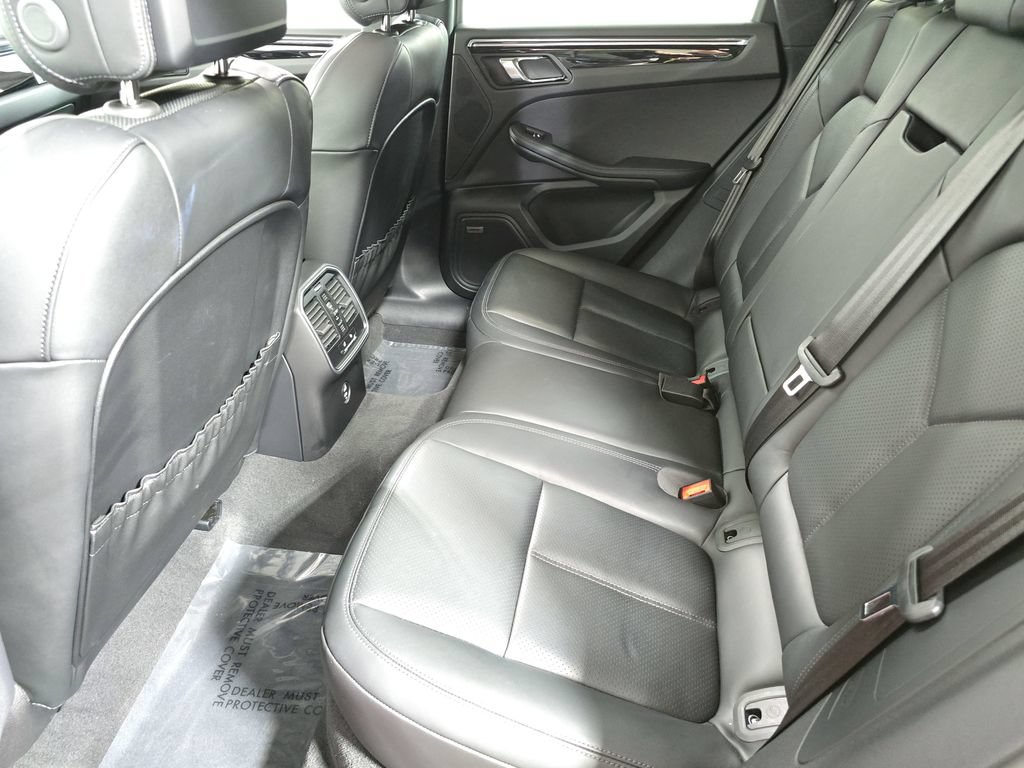 Certified 2026 Porsche Macan AWD/4WD image 24