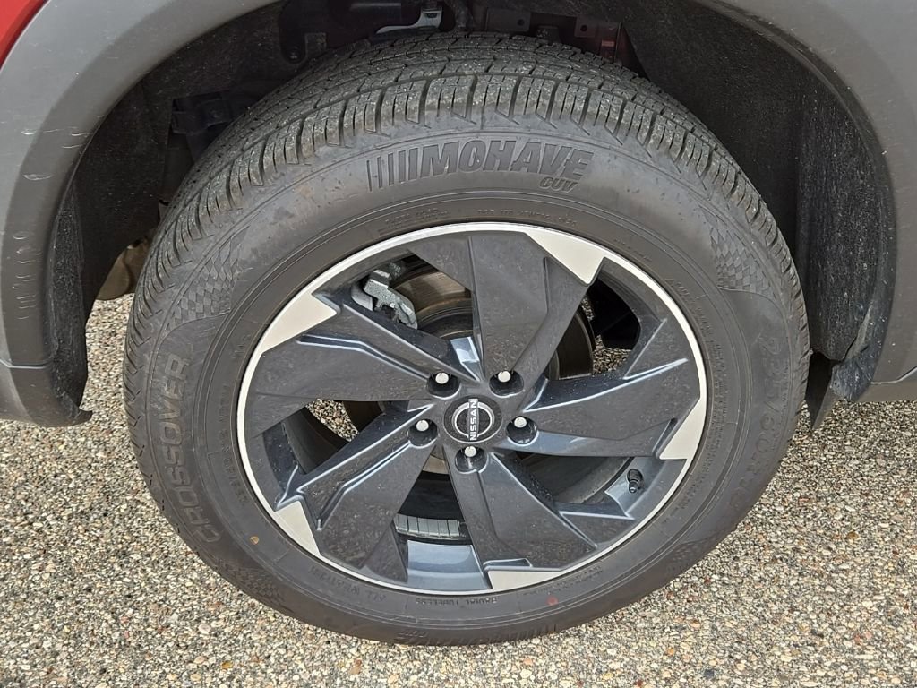 Used 2024 Nissan Rogue SV image 40