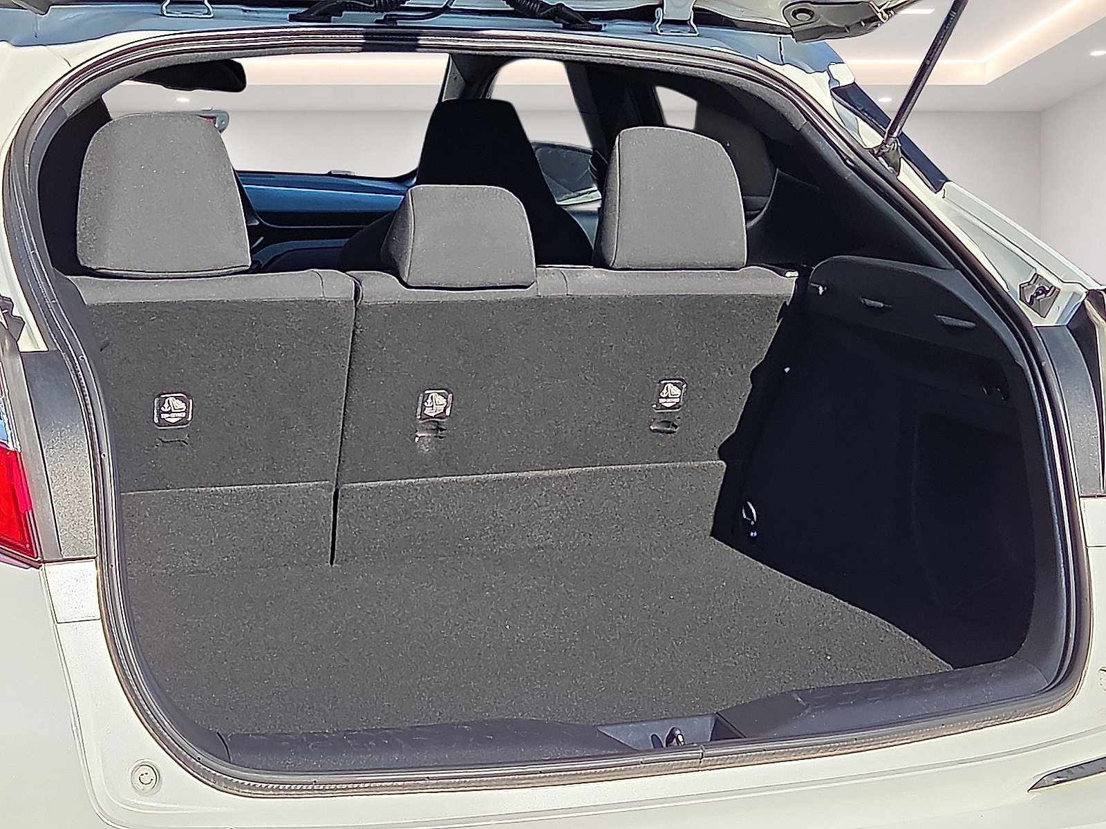 Used 2019 Toyota C-HR LE FWD image 9