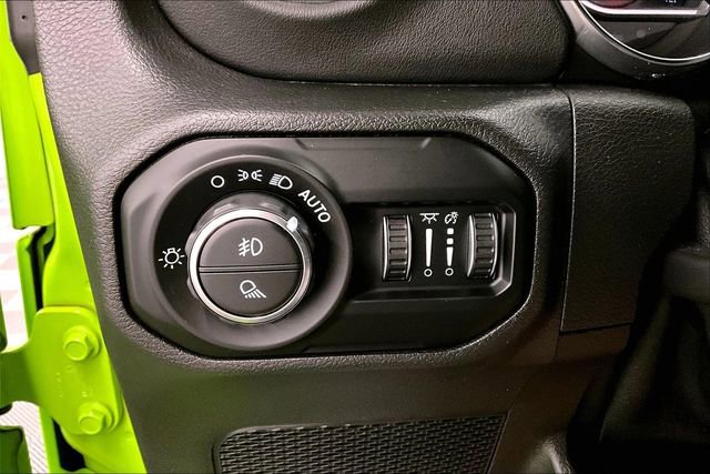 Used 2021 Jeep Gladiator Overland w/ Popular Equipment Package AWD/4WD image 36