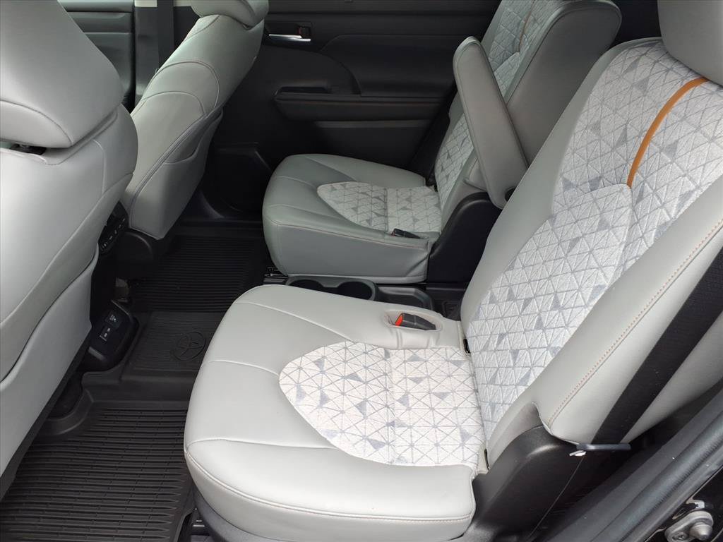 Used 2023 Toyota Highlander Bronze Edition AWD/4WD image 14