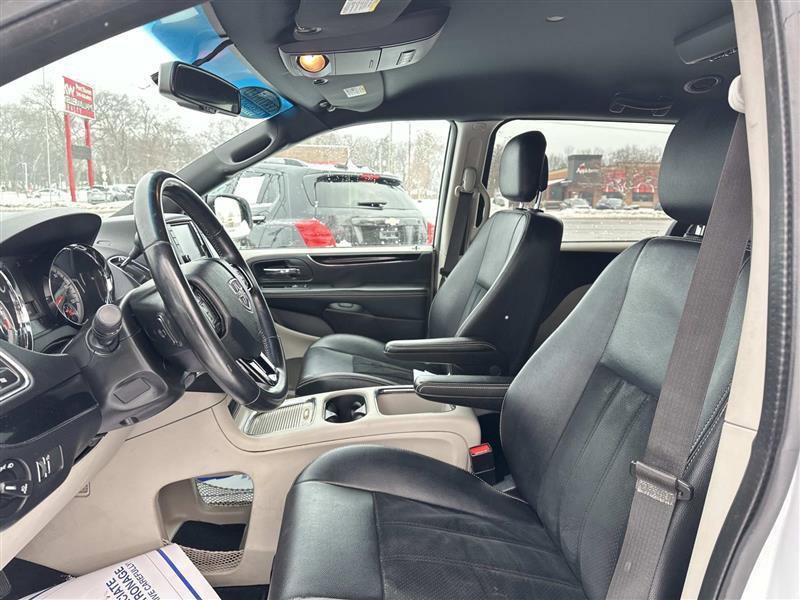 Used 2018 Dodge Grand Caravan SXT image 9