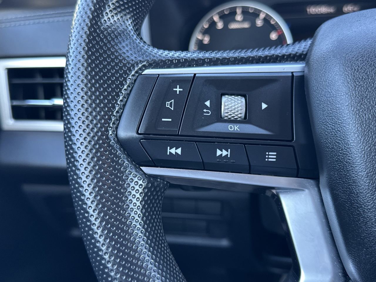 Used 2024 Mitsubishi Outlander ES image 15