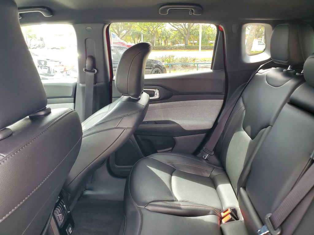 Used 2023 Jeep Compass Latitude image 10