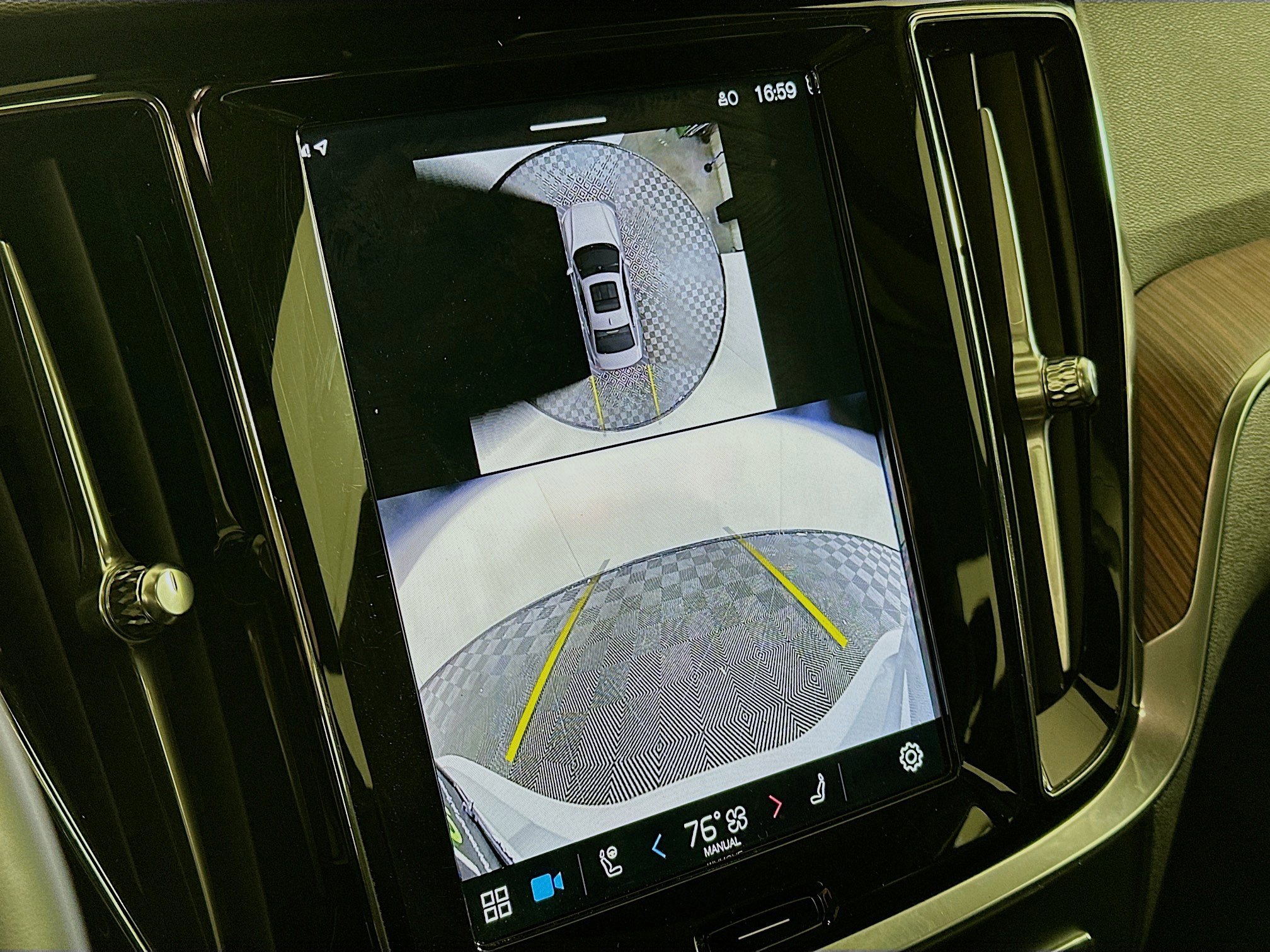 Used 2025 Volvo S60 B5 Plus image 23