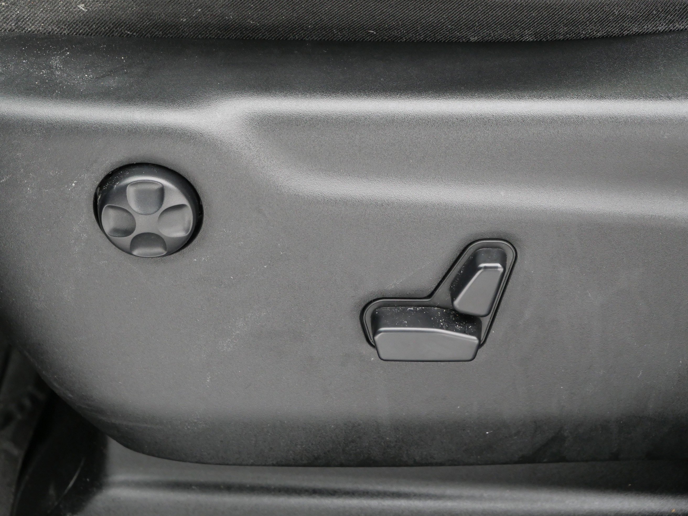 Used 2020 Jeep Grand Cherokee Altitude image 11