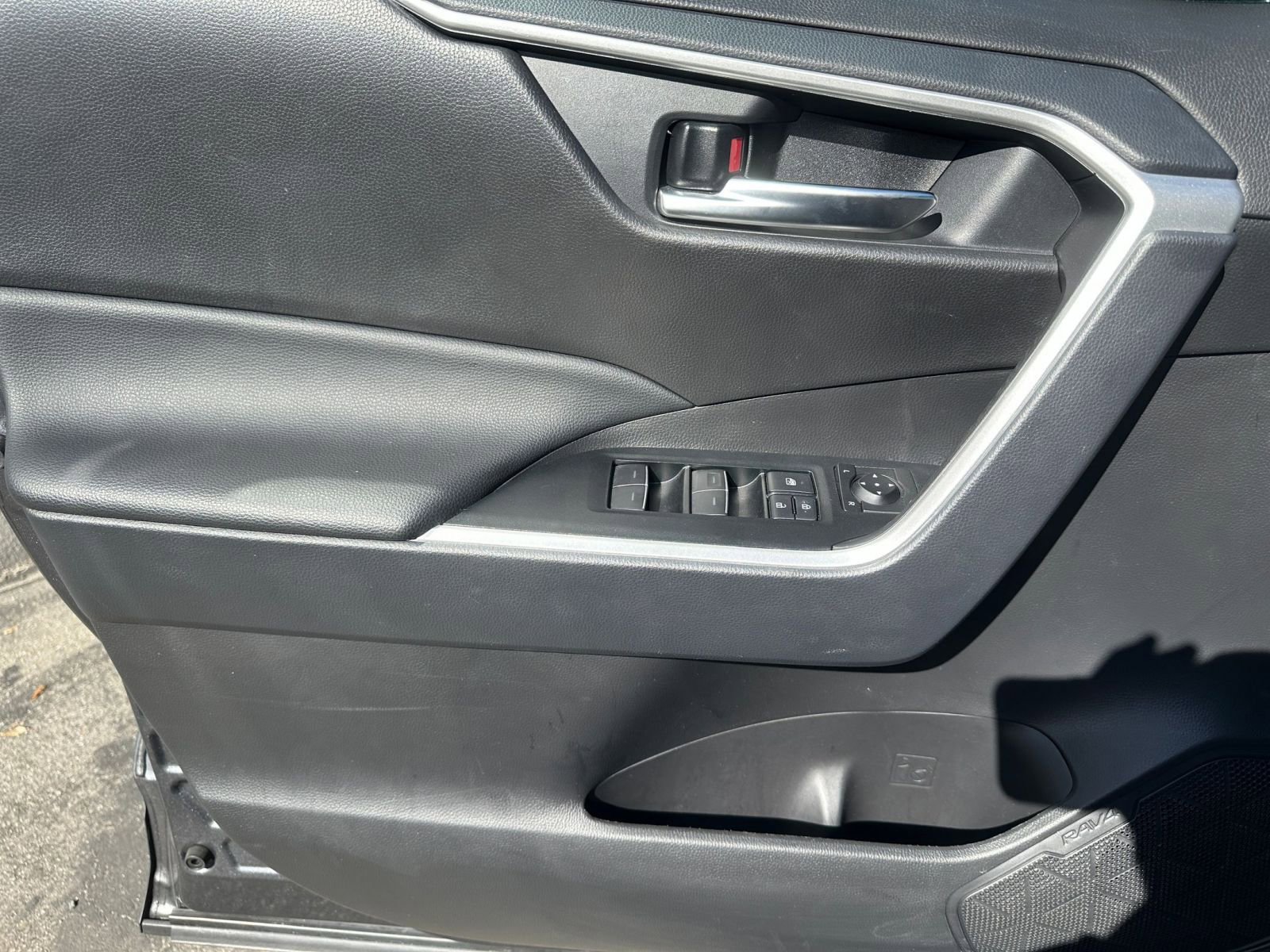 Used 2025 Toyota RAV4 XLE w/ Convenience Package image 18