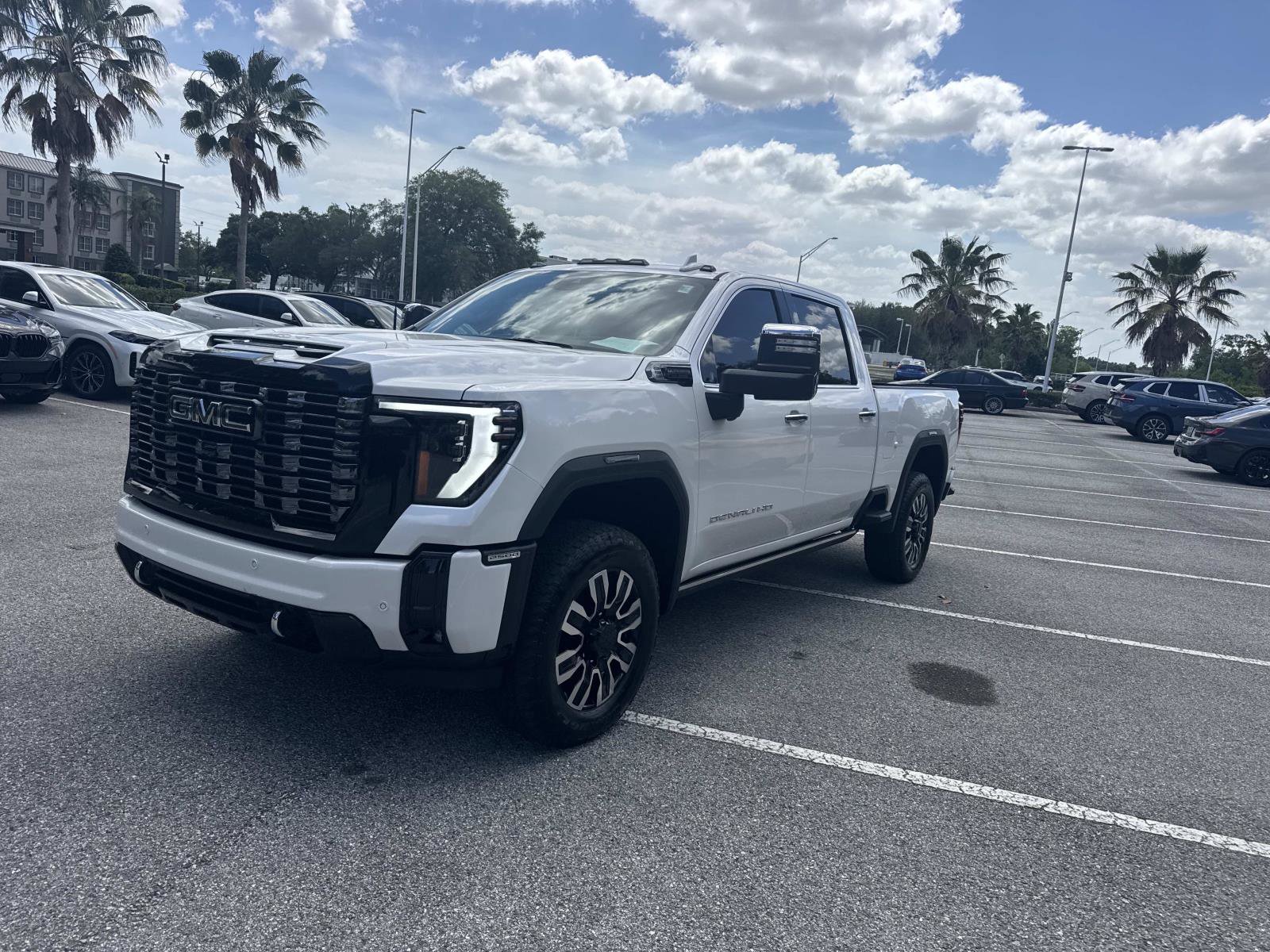 Used 2025 GMC Sierra 2500 Denali Ultimate AWD/4WD image 8