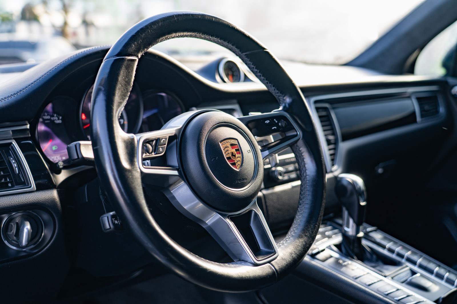 Used 2018 Porsche Macan Turbo AWD/4WD image 15