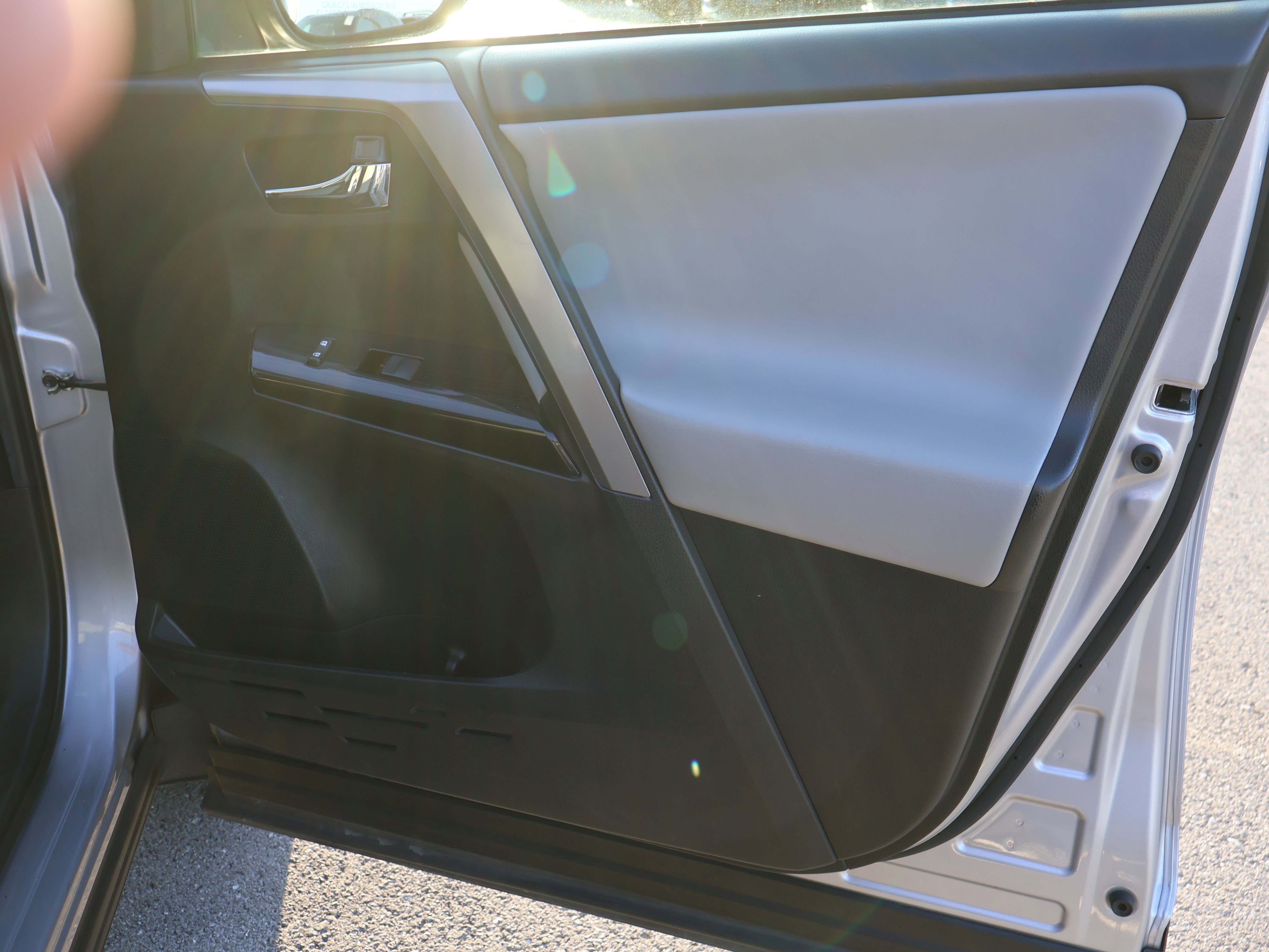 Used 2018 Toyota RAV4 Limited image 10