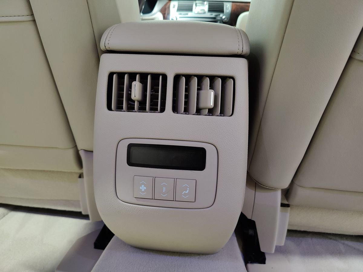 Used 2007 Cadillac DTS Performance image 21