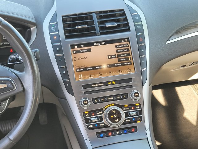 Used 2019 Lincoln MKZ Reserve FWD image 13