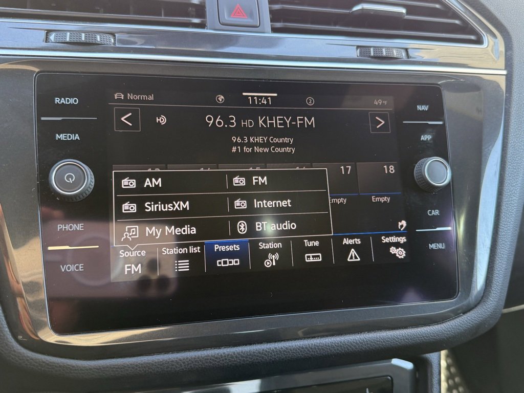 Used 2022 Volkswagen Tiguan SEL R-Line image 10