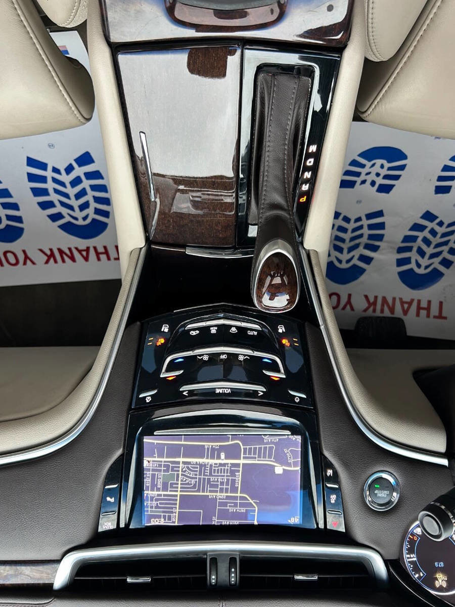 Used 2013 Cadillac XTS Premium image 25
