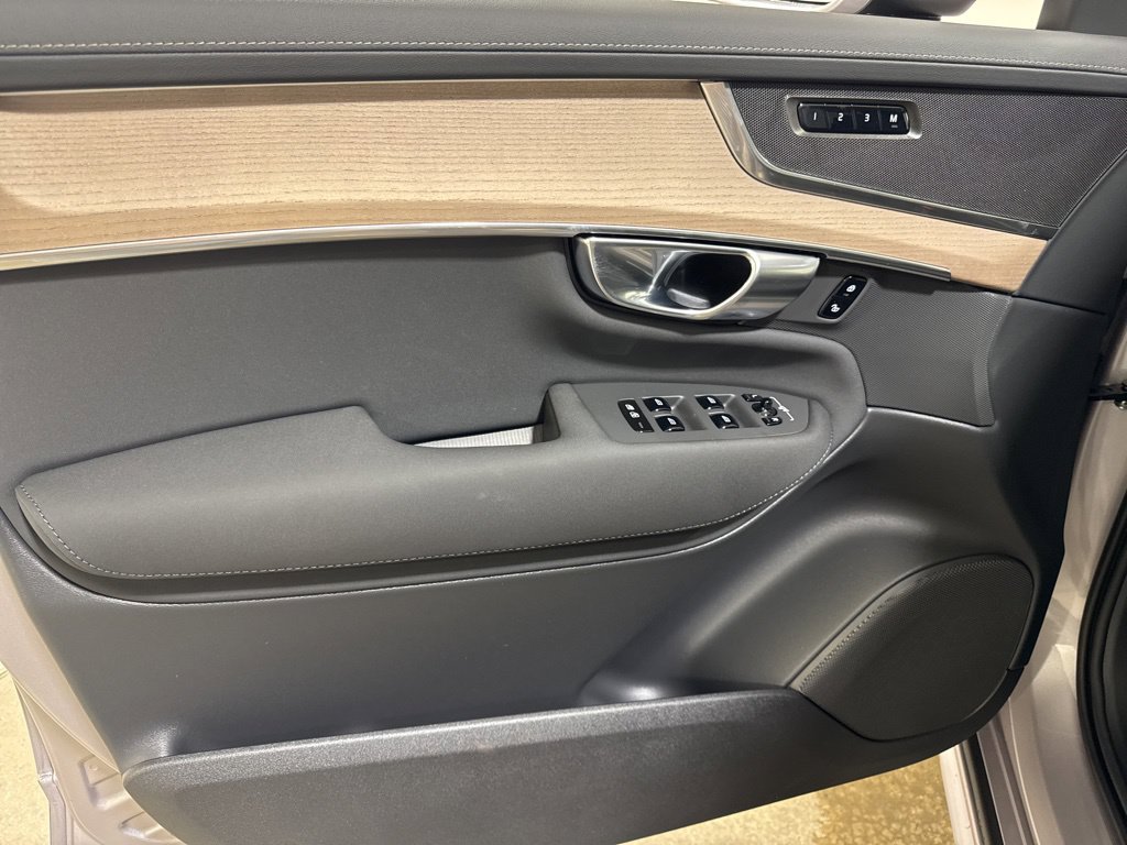 New 2026 Volvo XC90 B6 Plus w/ Protection Package AWD/4WD image 17